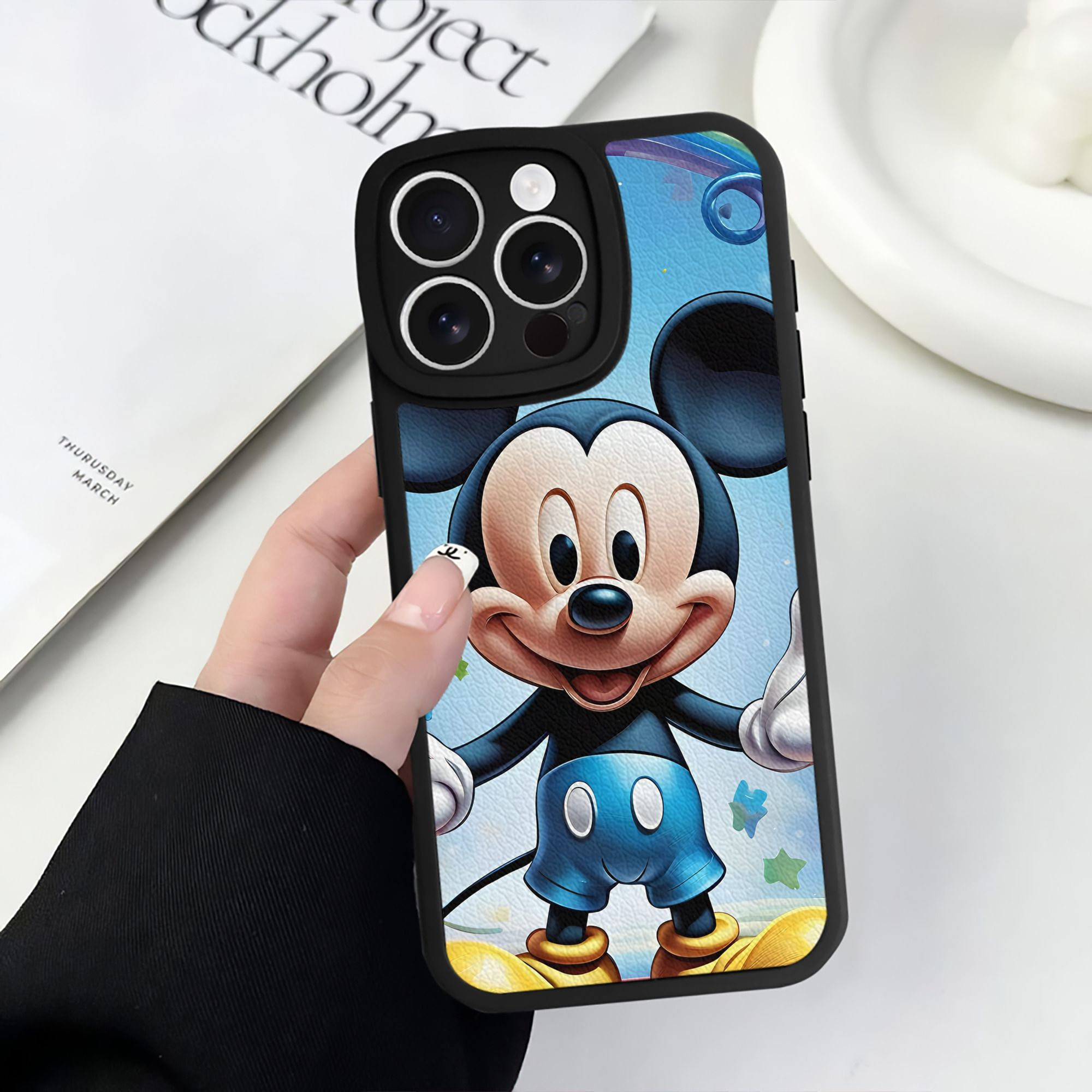 （画像用） ミッキーマウス Mickey Mouse 【iPhone 16シリーズ対応】シリコンスマホケース（レザー調） 材質：シリコン